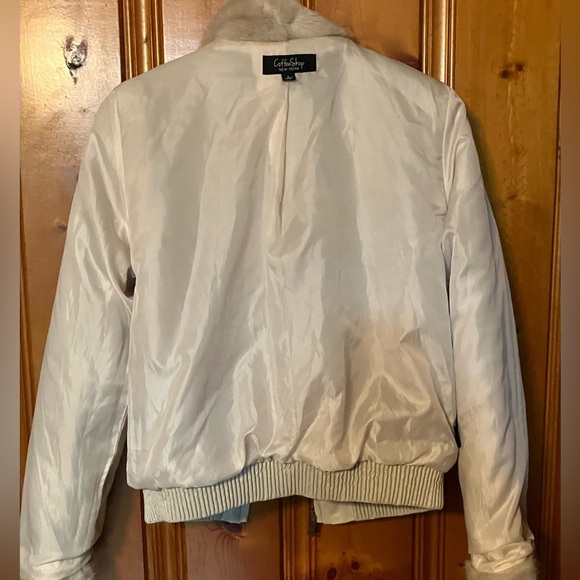 Size Small Coffee Shop New York Faux Fur Coat Lined inside Color Beige - Picture 11 of 14